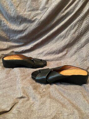 Gentle Souls Kenneth Cole Black Gisele Two Band Leather Wedge Sandals